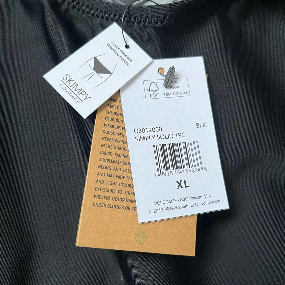 Volcom• Simply solid One Piece - Picture 8 of 13
